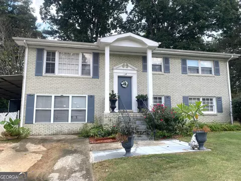 423 Canterbury Cir, Forest Park, GA 30297