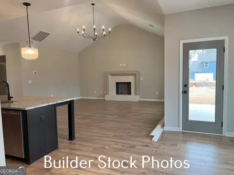 Living - 533 Silver Dollar Rd, Barnesville, GA 30204 photo 9 of 10