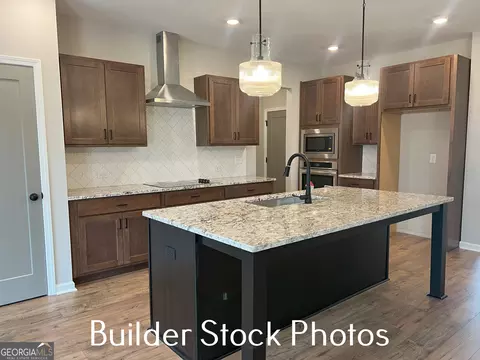Kitchen - 533 Silver Dollar Rd, Barnesville, GA 30204 photo 3 of 8