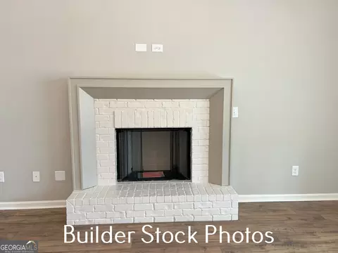 Living - 533 Silver Dollar Rd, Barnesville, GA 30204 photo 5 of 10
