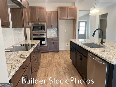 Kitchen - 533 Silver Dollar Rd, Barnesville, GA 30204 photo 6 of 8