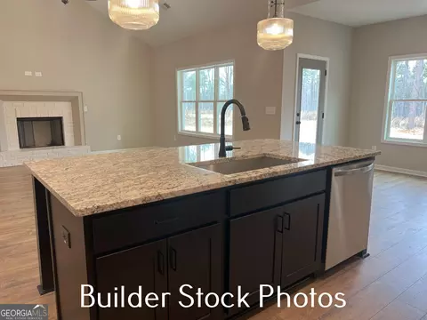 Kitchen - 533 Silver Dollar Rd, Barnesville, GA 30204 photo 7 of 8