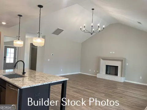 Living - 533 Silver Dollar Rd, Barnesville, GA 30204 photo 8 of 10