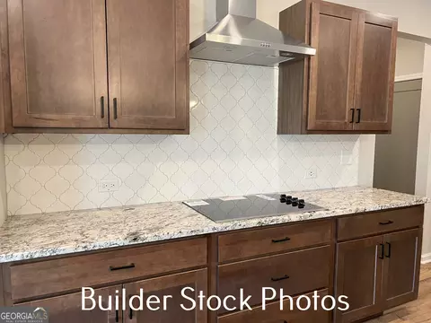 Kitchen - 533 Silver Dollar Rd, Barnesville, GA 30204 photo 5 of 8