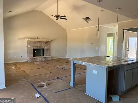 Living - 533 Silver Dollar Rd, Barnesville, GA 30204 photo 2 of 10