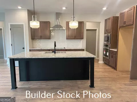 Kitchen - 533 Silver Dollar Rd, Barnesville, GA 30204 photo 4 of 8
