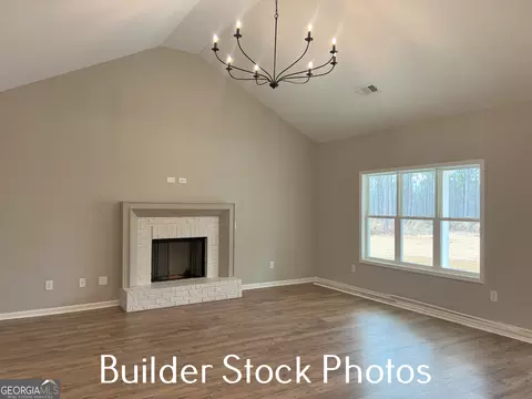 Living - 533 Silver Dollar Rd, Barnesville, GA 30204 photo 3 of 10