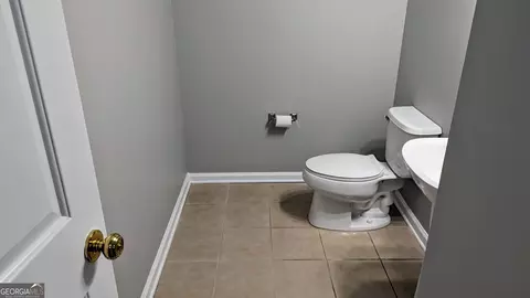 Bath - 212 Edinburgh Ct, Milton, GA 30004 photo 2 of 2