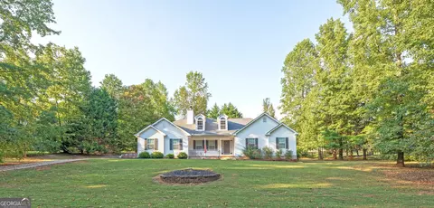 155 Oak Dr, Maysville, GA 30558