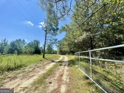 374 West Rd, Poulan, GA 31781
