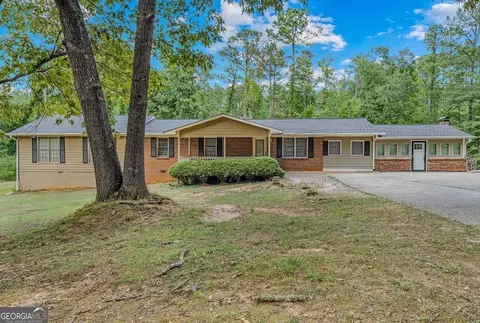 228 S Singley Dr, Locust Grove, GA 30248