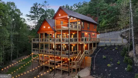 245 E Shalom Ct, Blue Ridge, GA 30513