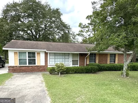 175 Hilton Dr, Lyons, GA 30436