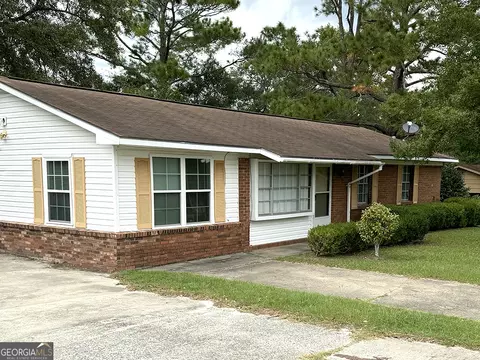 175 Hilton Dr, Lyons, GA 30436 photo 2
