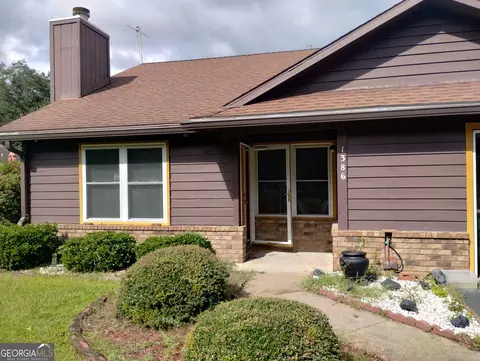 1386 Forest Lake Dr, Hinesville, GA 31313