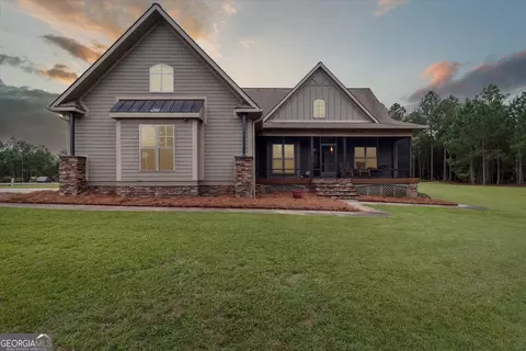 102 Legacy Woods Dr, Eastman, GA 31023