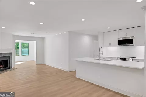 209 Barrington Hills Dr #209, Sandy Springs, GA 30350