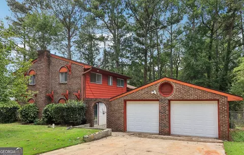 8263 Chestnut Dr, Jonesboro, GA 30238