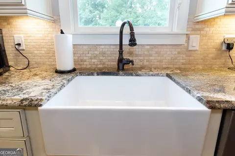 Kitchen - 179 Huckaby Rd, Brooks, GA 30205 photo 10 of 15