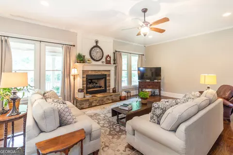 Living - 179 Huckaby Rd, Brooks, GA 30205 photo 3 of 4