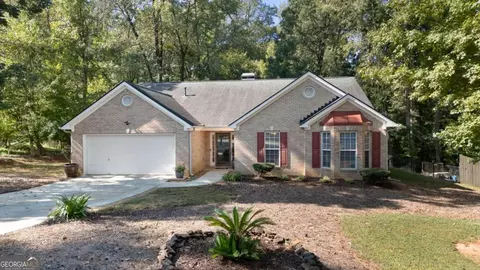 2002 Forsyth Park Ln, Hoschton, GA 30548