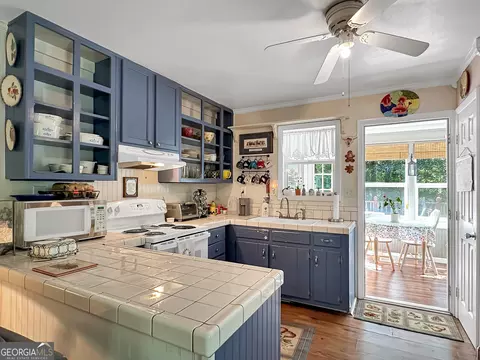 Kitchen - 98 Riverview Rd, Jackson, GA 30233 photo 4 of 6