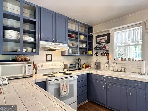 Kitchen - 98 Riverview Rd, Jackson, GA 30233 photo 3 of 6
