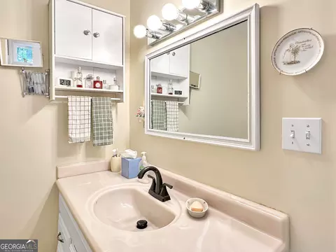 Bath - 98 Riverview Rd, Jackson, GA 30233 photo 2 of 3