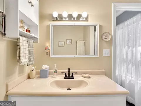 Bath - 98 Riverview Rd, Jackson, GA 30233 photo 3 of 3