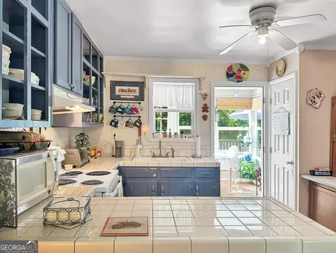 Kitchen - 98 Riverview Rd, Jackson, GA 30233 photo 5 of 6