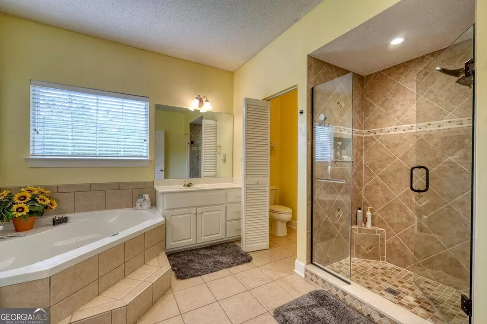 Bath - 92 Gleneagle Ct #B301, Clayton, GA 30525 photo 2 of 4