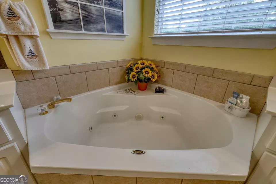 Bath - 92 Gleneagle Ct #B301, Clayton, GA 30525 photo 4 of 4