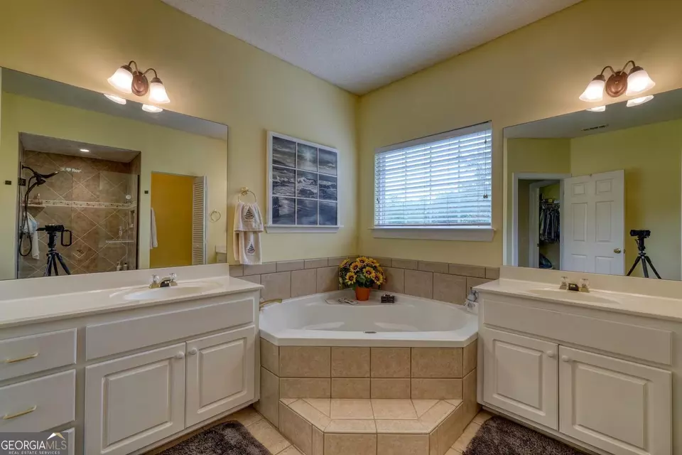 Bath - 92 Gleneagle Ct #B301, Clayton, GA 30525 photo 3 of 4