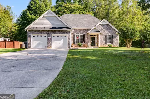32 Red Leaf Dr, Dallas, GA 30157
