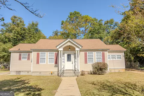809 Highland Ave, Dublin, GA 31021 photo 2