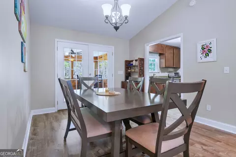 Dining - 123 Entreken Rd, Cobb, GA 31735 photo 1 of 3
