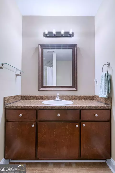 Bath - 123 Entreken Rd, Cobb, GA 31735 photo 2 of 4
