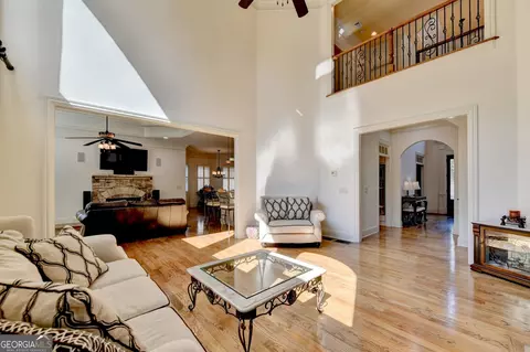 Living - 8190 Prestwick Cir, Duluth, GA 30097 photo 5 of 9