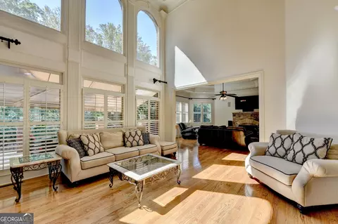 Living - 8190 Prestwick Cir, Duluth, GA 30097 photo 4 of 9