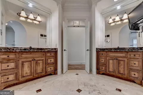Bath - 8190 Prestwick Cir, Duluth, GA 30097 photo 4 of 10