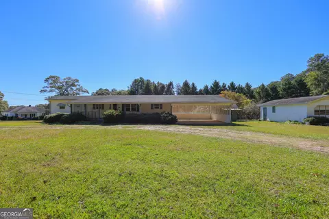 378 Barrett Rd, Bowdon, GA 30108