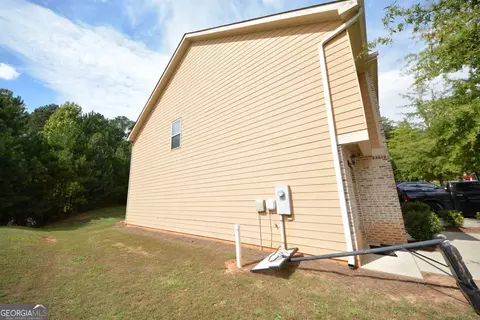 3047 Bonnes Dr, Lithonia, GA 30038 photo 2