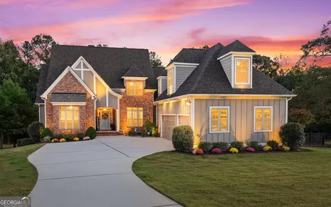 334 Country Lake Dr, Senoia, GA 30276