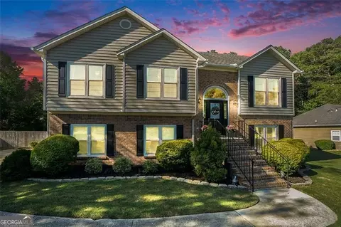 3515 Garden Walk Ln, Loganville, GA 30052