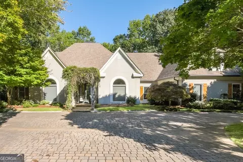 825 Marseilles Dr, Atlanta, GA 30327