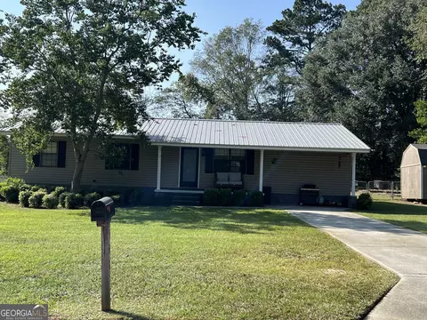 568 Lawndale Dr, Eastman, GA 31023