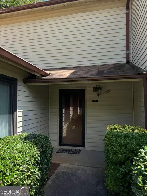 996 Country Ct, Lawrenceville, GA 30044