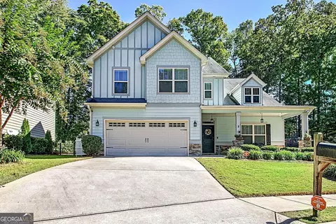 8 Seabiscuit Ct, Newnan, GA 30263