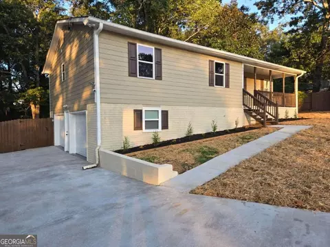 6627 Redwood Dr, Douglasville, GA 30135