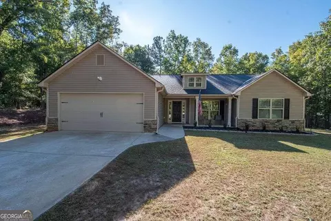 207 Esther Dr, Grantville, GA 30220